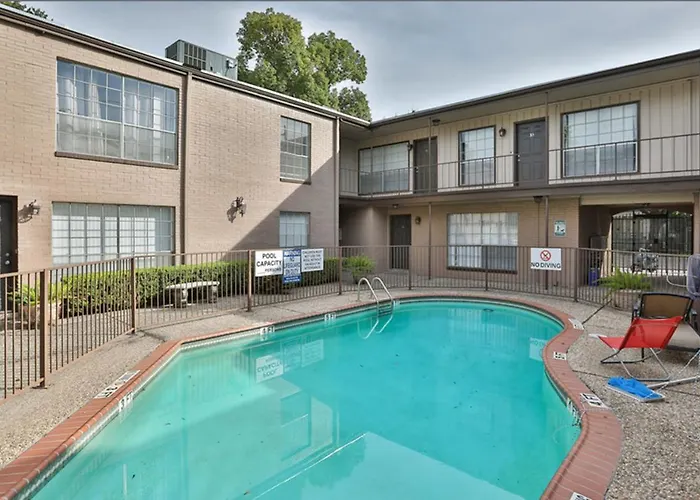 Cozy Houston Getaway 1 Bed 1 Bath